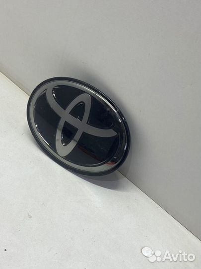 Эмблема передняя Toyota Land Cruiser 200 2012-2015