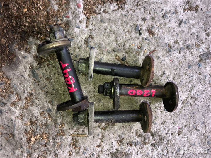 Болт крепежный рычагов передний правый Mitsubishi