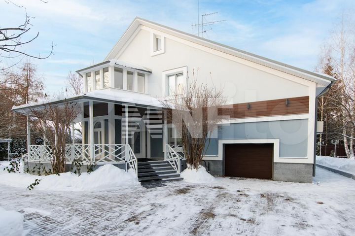 Дом 443 м² на участке 15 сот.