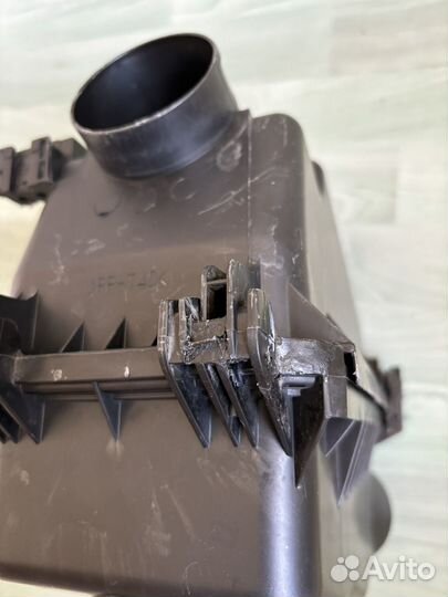 Корпус воздушного фильтра на toyota avensis t250