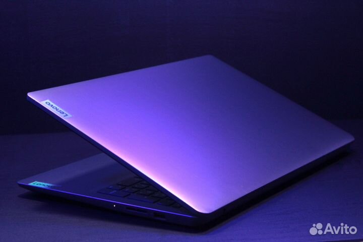 Современный ноутбук Lenovo