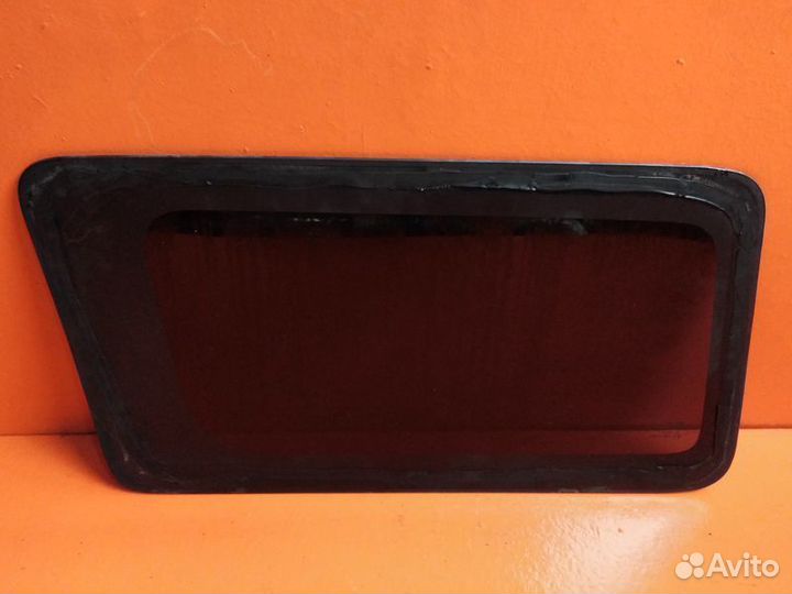 Форточка багажника правая Hummer H3 2006