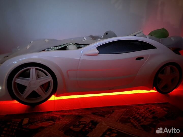 Детская кровать машина