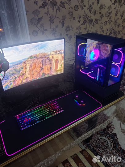 Игровой компьютер с монитором