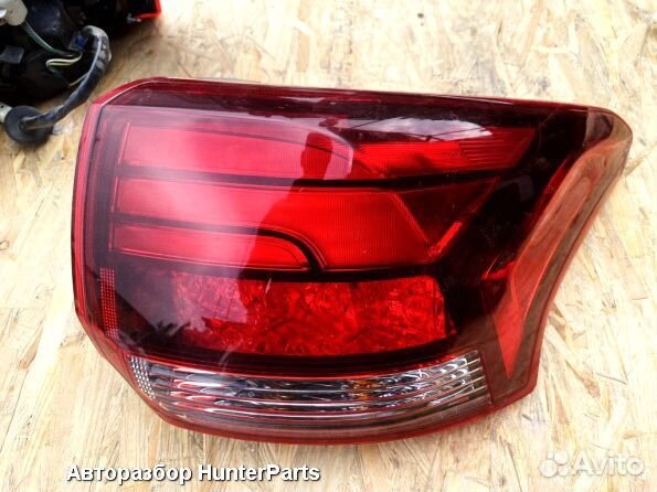 Mitsubishi Outlander 3 фонарь в крыло правый