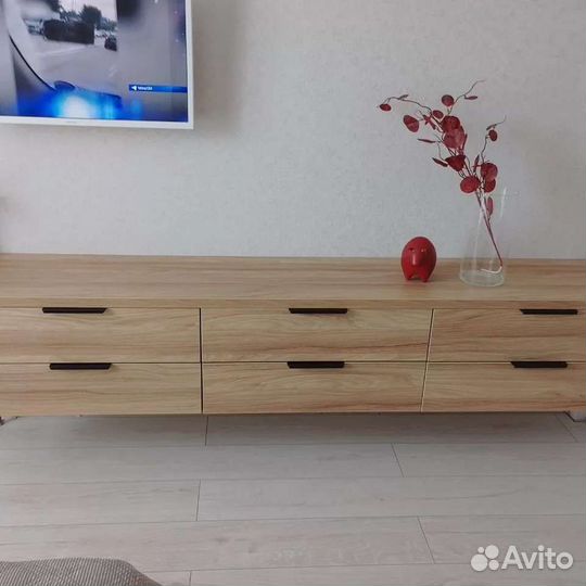 Тумба под телевизор подвесная