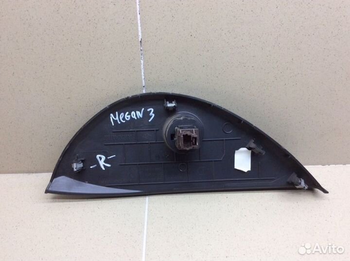 Накладка (кузов внутри) правая Renault Megane 3