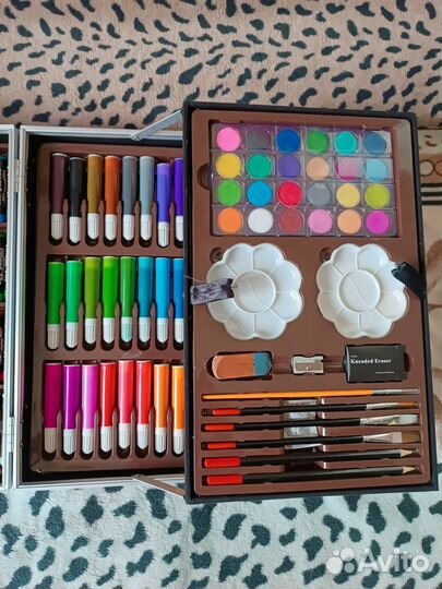 Арт чемодан художника