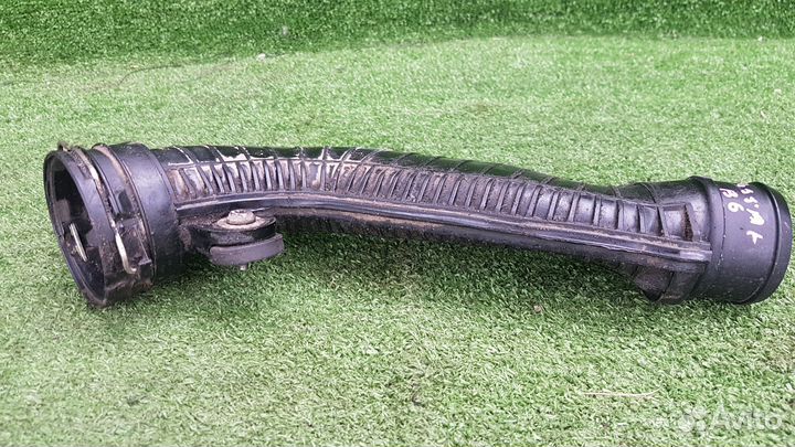 Volkswagen Passat b6 Патрубок интеркулера