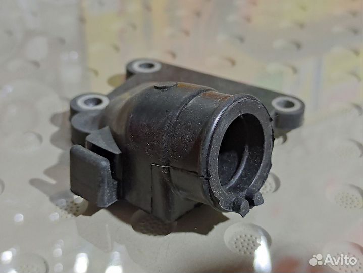 Впускной патрубок на скутер Yamaha