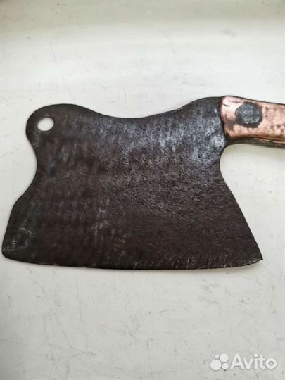 Старинный топорик с медной ручкой