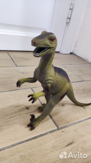 Динозавр игрушка большой