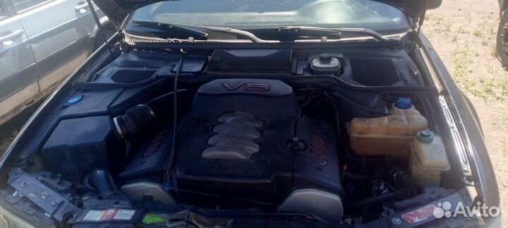 Audi A8 4.2 AT, 1997, 285 700 км