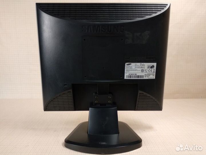 Монитор б/у 17