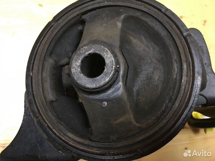 Подушка двигателя левая Honda Odyssey RB1 K24A