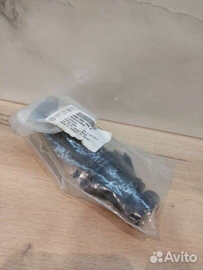 Форсунка омывателя Тигуан