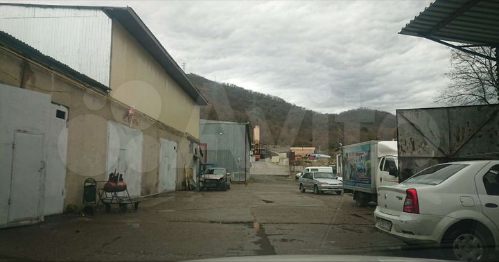 Свободного назначения с жилым домом, 4000 м²