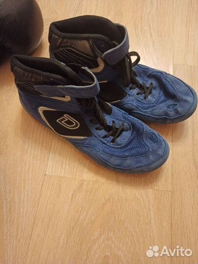 Боксерские перчатки