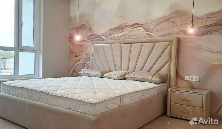 Двуспальная кровать с подъемным механизмом