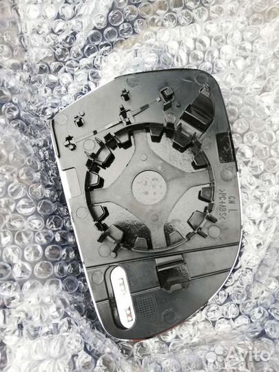 Левое зеркало