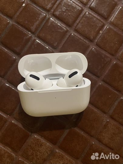 Беспроводные наушники Airpods