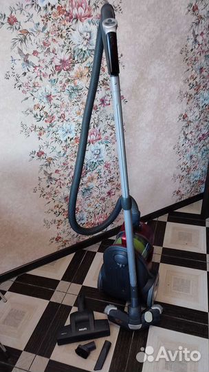 Пылесос безмешковый Phillips