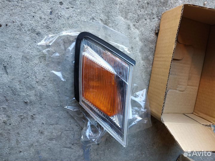 Габарит правый toyota mark 2 92-93