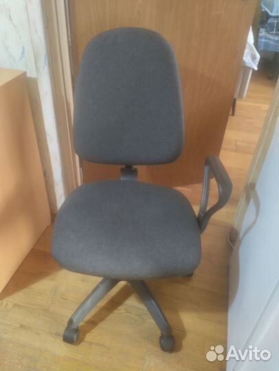 Офисное кресло(без подлокотников)