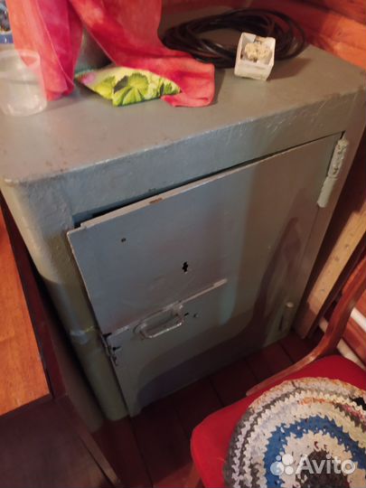 Сейф металлический большой