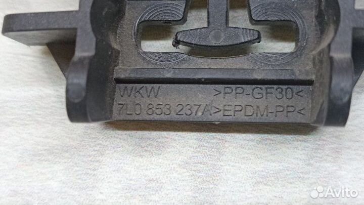 Кронштейн левый Porsche Cayenne 957 M48.01 2007