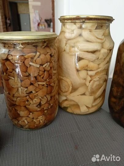 Грибы маринованные