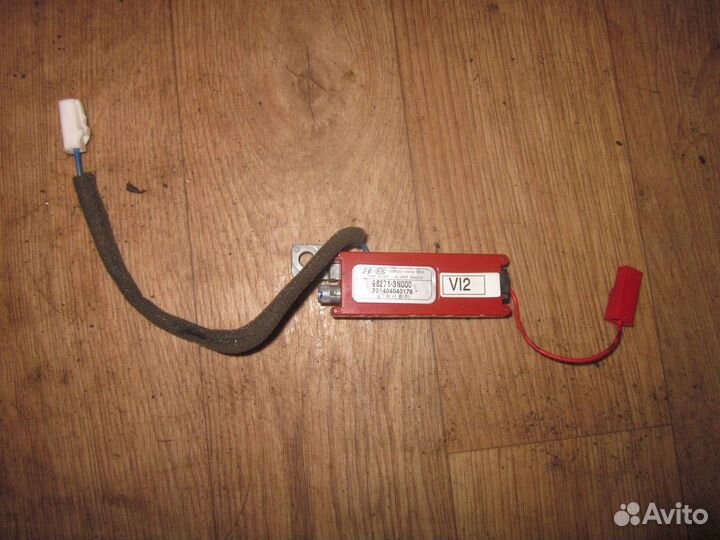 Усилитель антенны правый (Hyundai Equus)