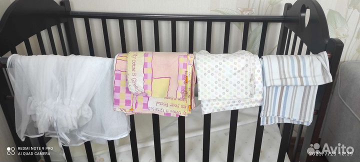 Детская кроватка с маятником и ящиком