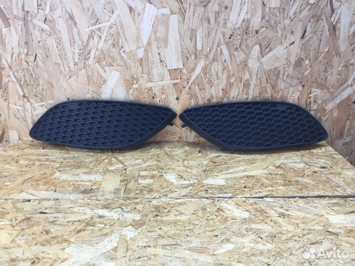 Решетки накладки бампера 2 шт Opel Zafira B