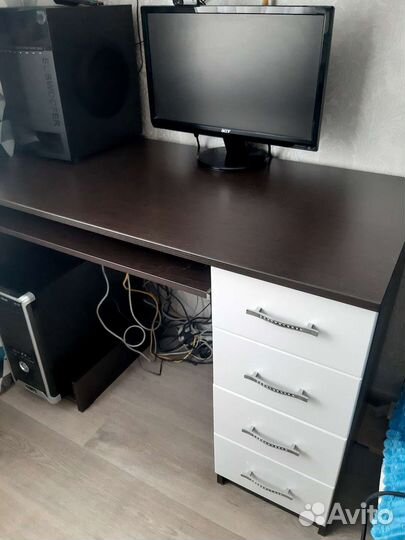 Компьютерный стол