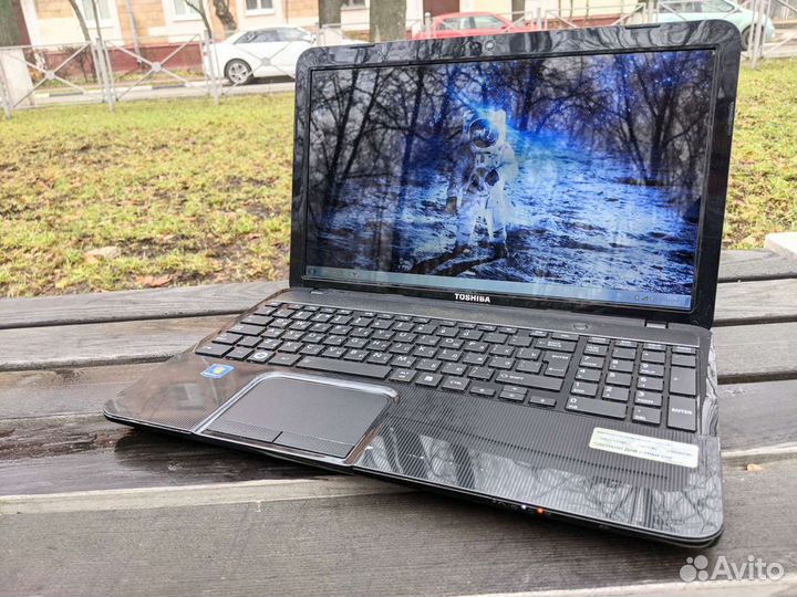 Ноутбук Toshiba Satellite L850 на i5