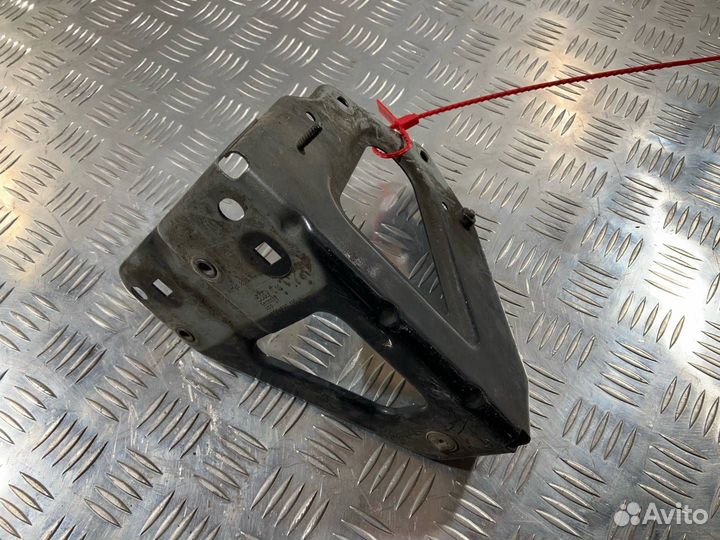 Внутреннее крепление крыла переднего левого Audi