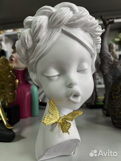 Статуэтка девушка с бабочкой