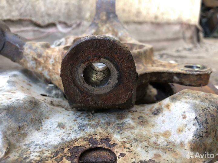 Поворотный кулак левый Toyota Probox