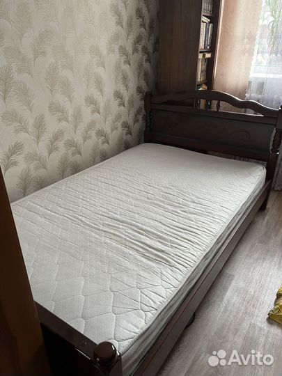 Кровать с матрасом