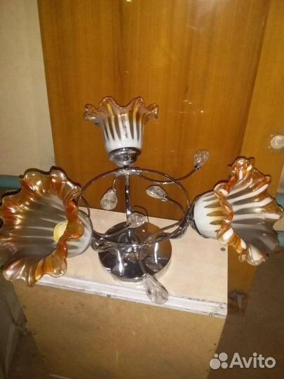 Продам люстру