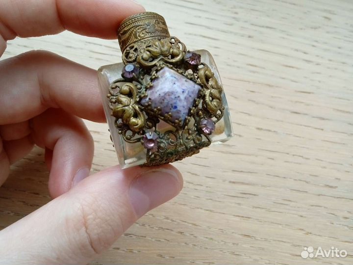 Старинные флаконы от духов