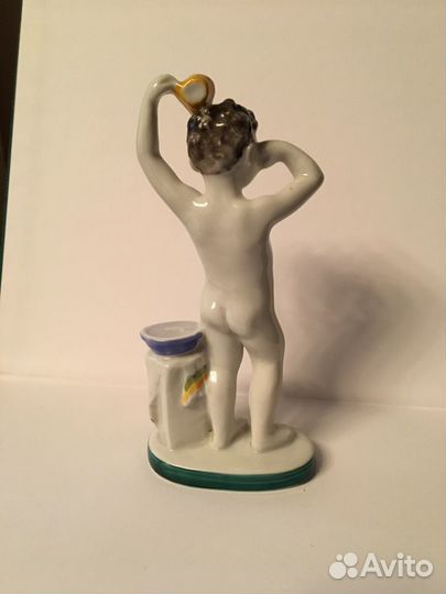 Фарфоровая статуэтка 
