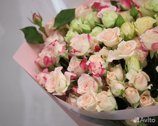 Букет из 15 высоких кустовых роз (Кения) 60-70 см