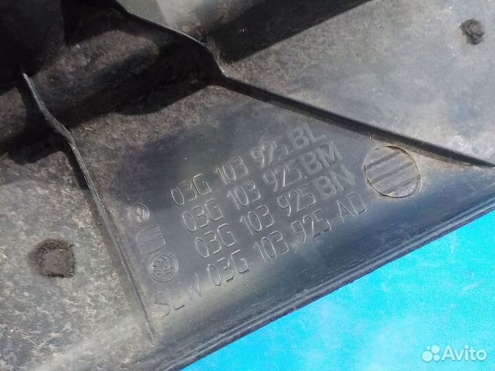 Декоративная крышка двигателя volkswagen Jetta 5 2