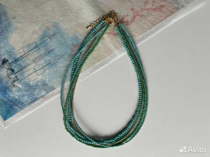 Украшение на шею из бисера