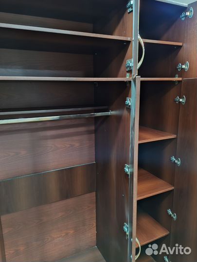 Шкаф распашной бу с полками