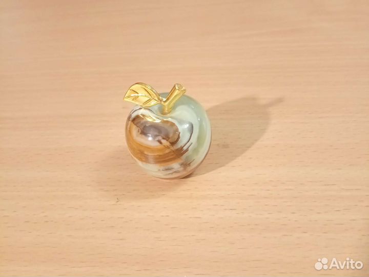 Яблочко из агата