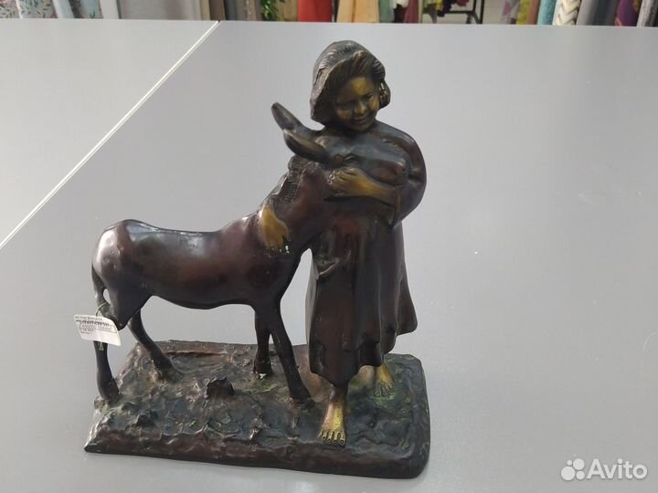Бронзовая статуэтка