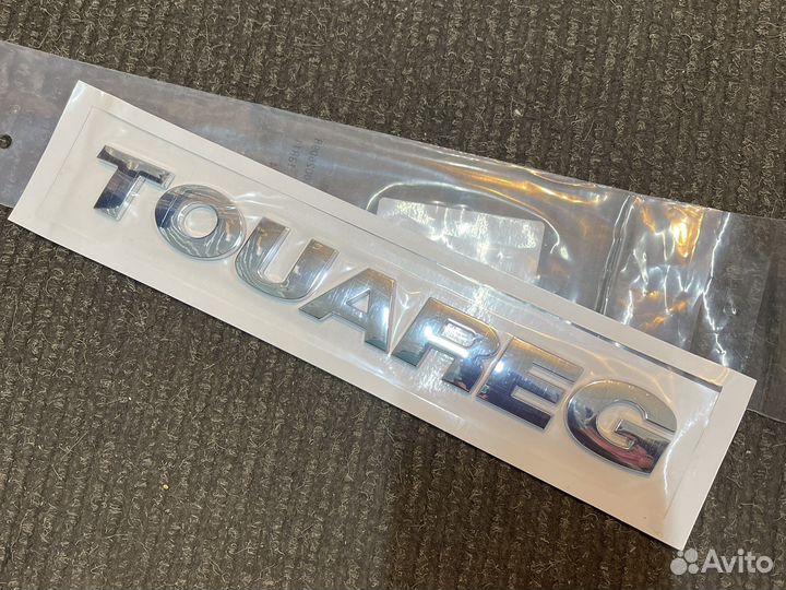 Надпись на багажник Touareg